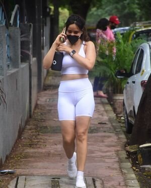 Neha Sharma - Photos: Celebs Spotted At Bandra | Picture 1819028