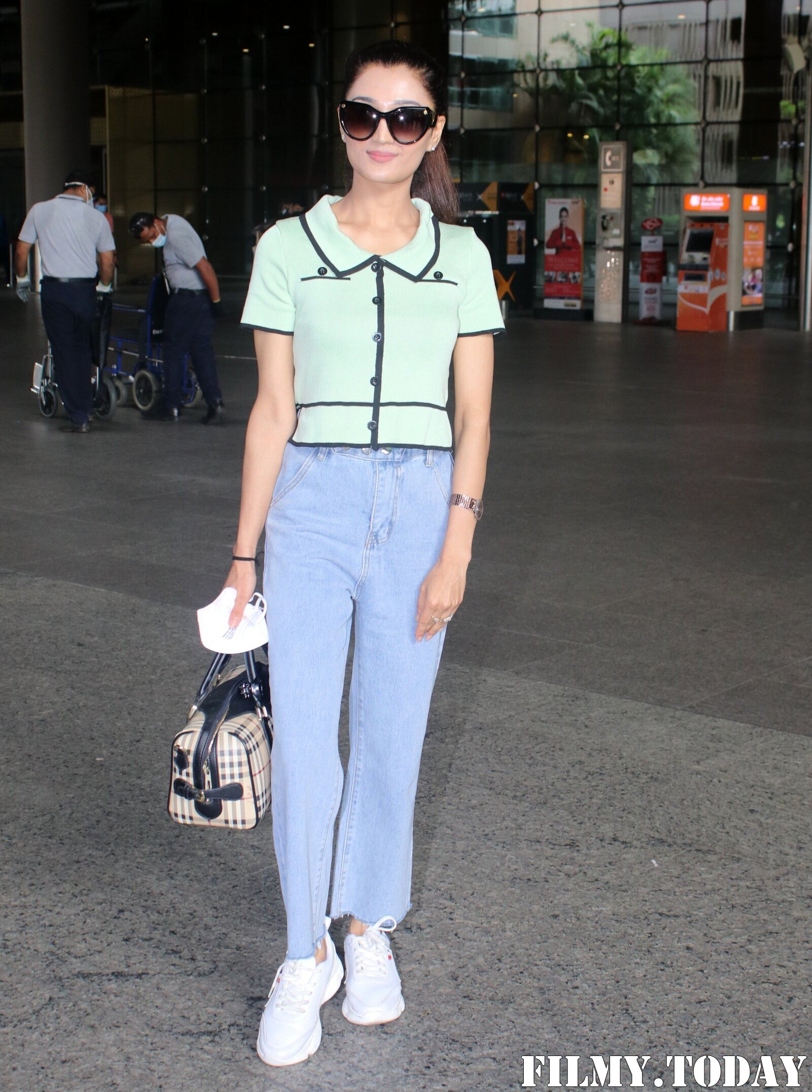 Arushi Nishank - Photos: Celebs Spotted At Airport | Picture 1806367