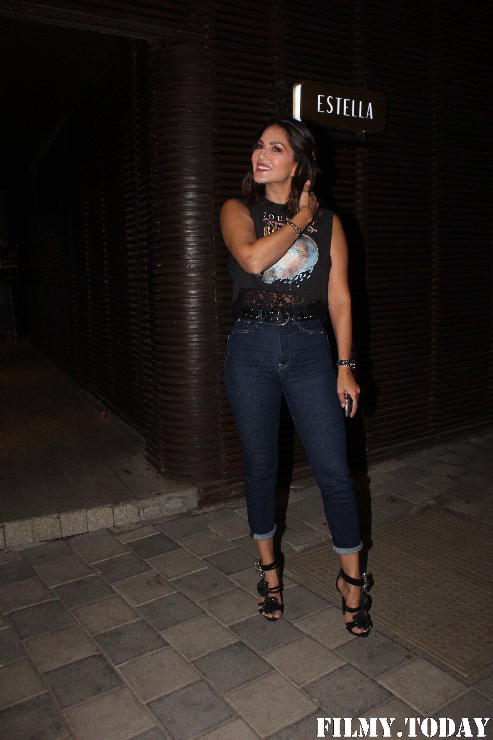 Sunny Leone - Photos: Celebs Spotted At Juhu | Picture 1778196