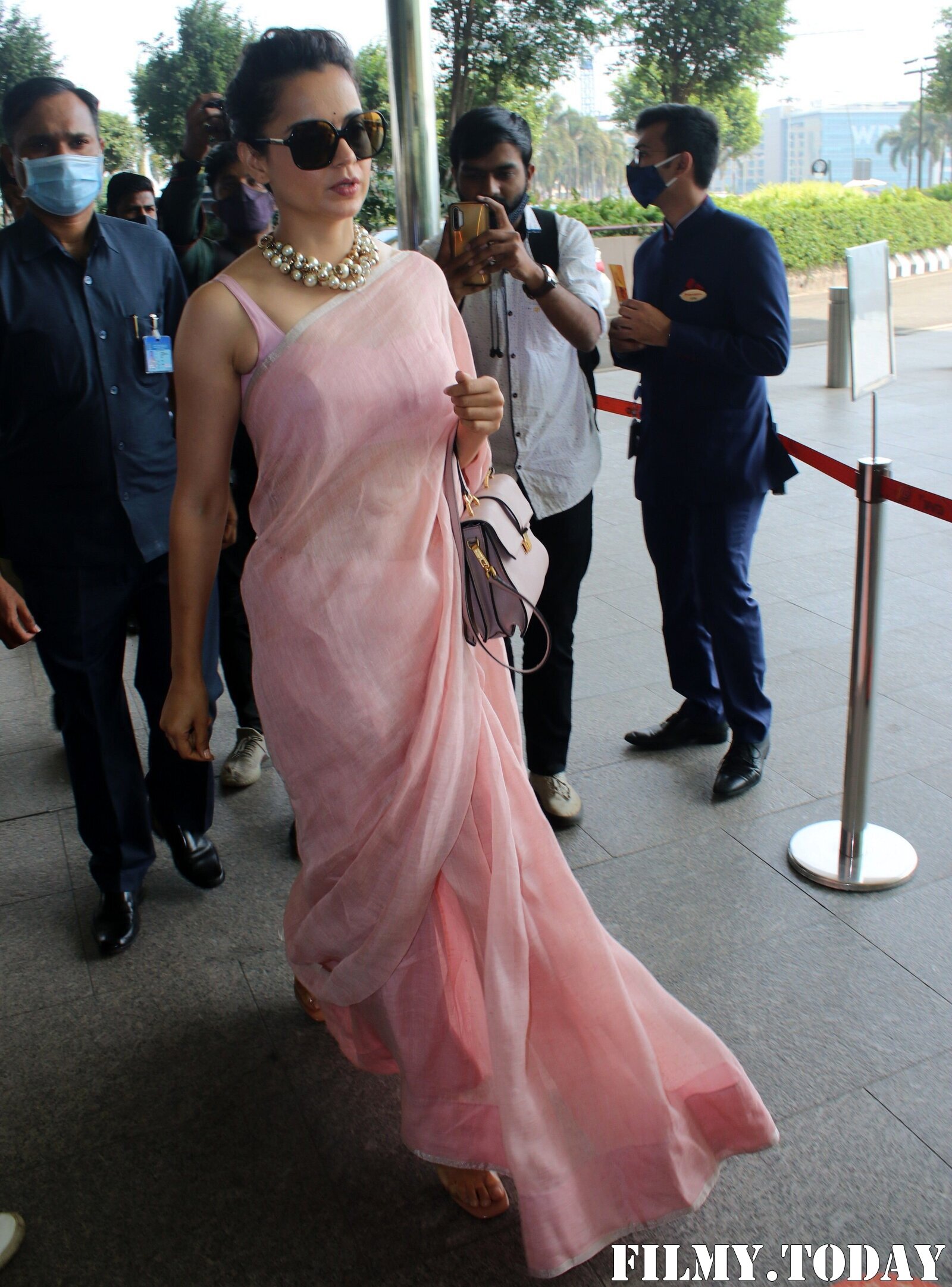 Kangana Ranaut - Photos: Celebs Spotted At Airport | Picture 1780886