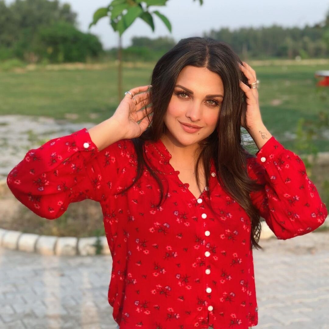 Himanshi Khurana Latest Photos | Picture 1792112