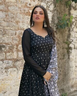 Himanshi Khurana Latest Photos | Picture 1792140