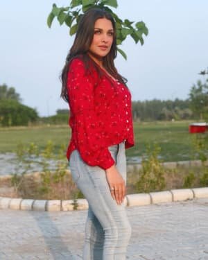 Himanshi Khurana Latest Photos | Picture 1792115