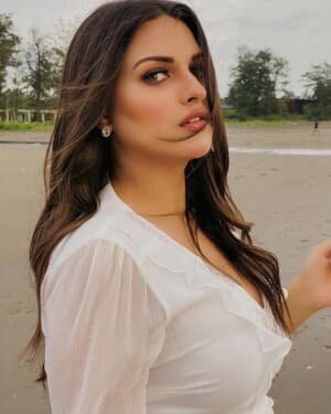 Himanshi Khurana Latest Photos | Picture 1792133