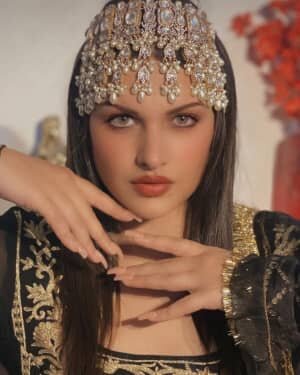 Himanshi Khurana Latest Photos | Picture 1792143