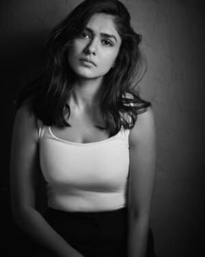 Mrunal Thakur Latest Photos | Picture 1798174