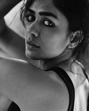 Mrunal Thakur Latest Photos | Picture 1798132