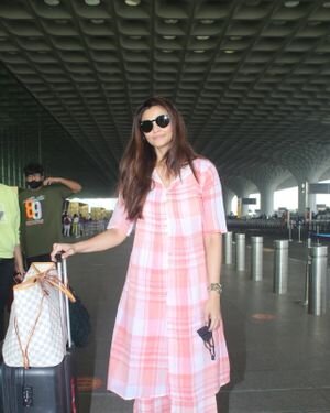 Daisy Shah - Photos: Celebs Spotted At Airport | Picture 1835182