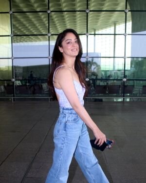 Sandeepa Dhar - Photos: Celebs Spotted At Airport | Picture 1835194