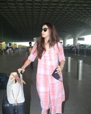 Daisy Shah - Photos: Celebs Spotted At Airport | Picture 1835180