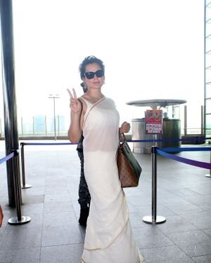 Kangana Ranaut - Photos: Celebs Spotted At Airport | Picture 1836450