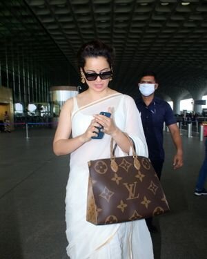 Kangana Ranaut - Photos: Celebs Spotted At Airport | Picture 1836448