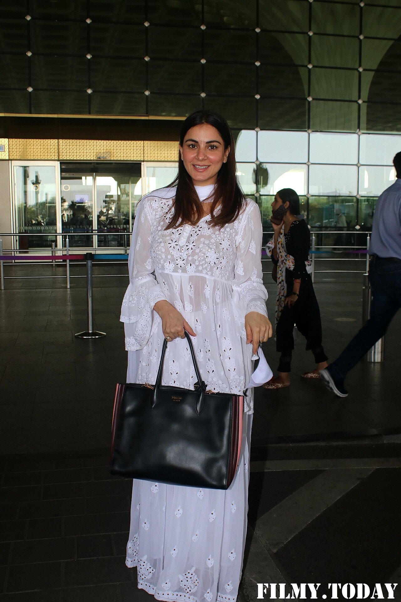 Shraddha Arya - Photos: Celebs Spotted At Airport | Picture 1837277