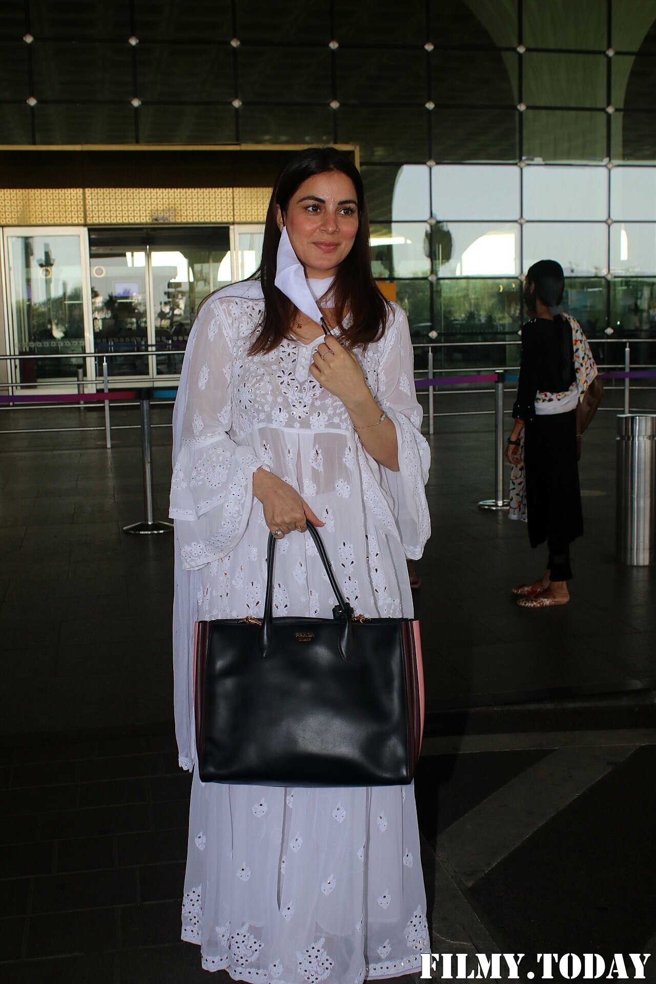 Shraddha Arya - Photos: Celebs Spotted At Airport | Picture 1837275