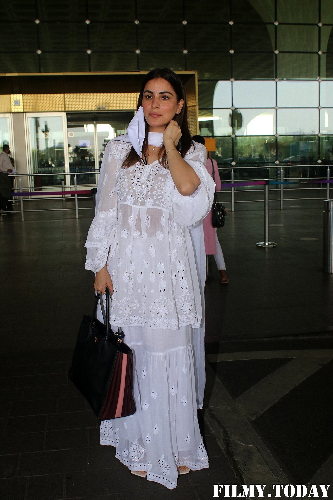 Shraddha Arya - Photos: Celebs Spotted At Airport | Picture 1837274