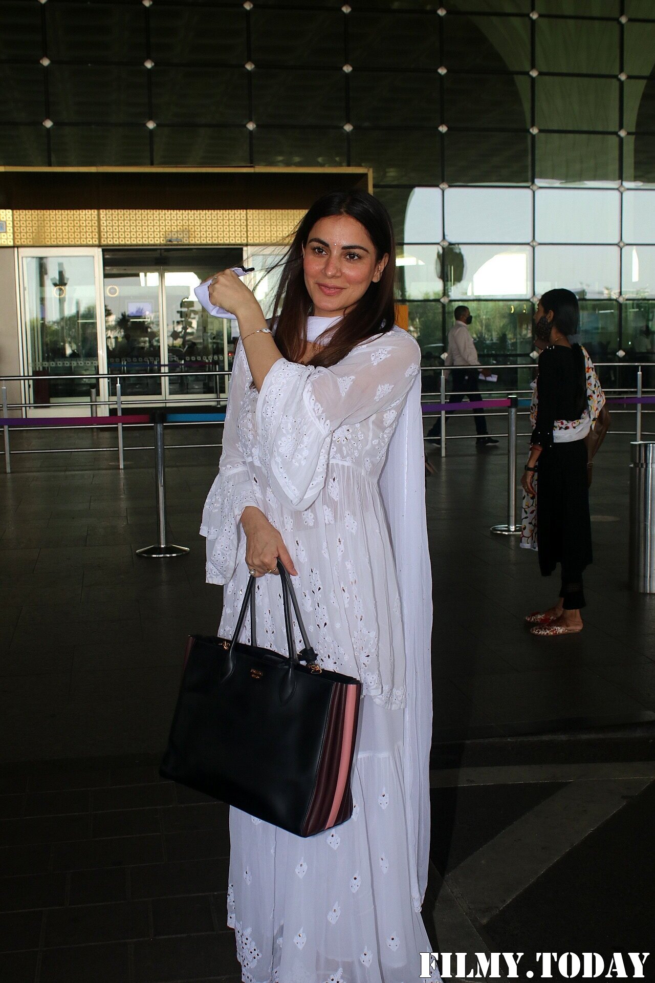Shraddha Arya - Photos: Celebs Spotted At Airport | Picture 1837276