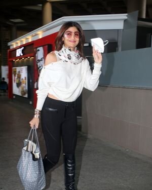 Shilpa Shetty - Photos: Celebs Spotted At Airport | Picture 1837273
