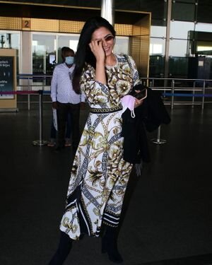 Madhurima Tuli - Photos: Celebs Spotted At Airport | Picture 1837311