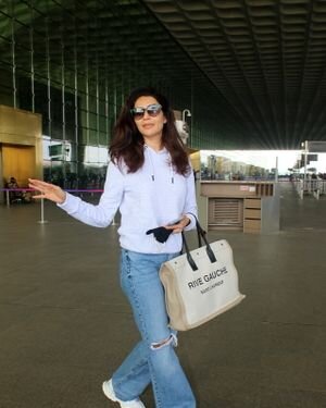 Karishma Tanna - Photos: Celebs Spotted At Airport | Picture 1837394