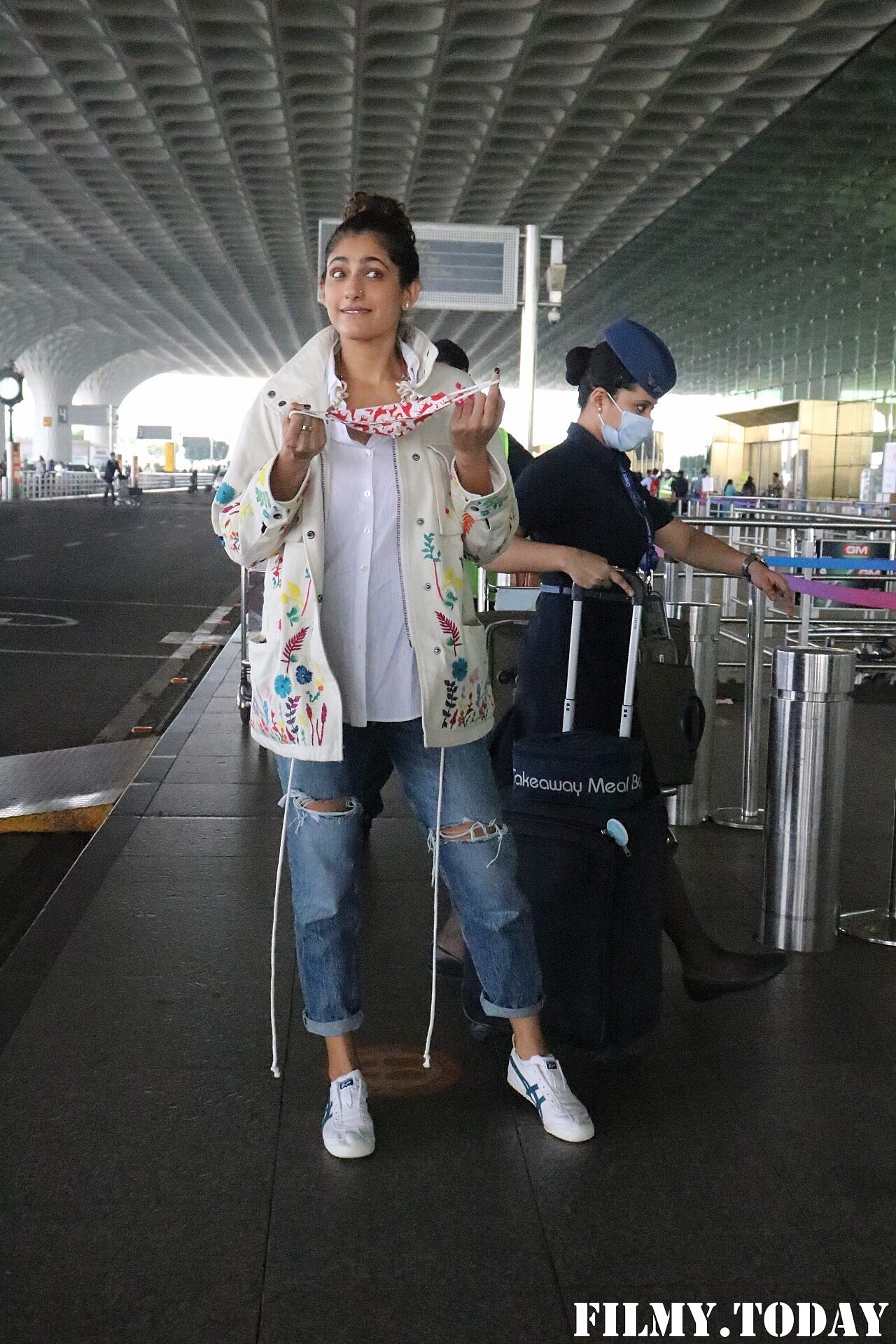 Kubbra Sait - Photos: Celebs Spotted At Airport | Picture 1837756