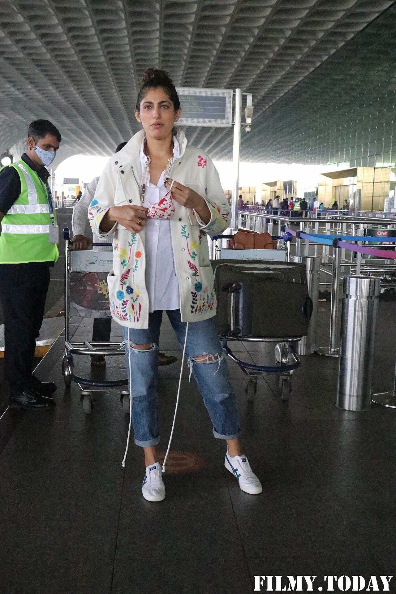 Kubbra Sait - Photos: Celebs Spotted At Airport | Picture 1837755