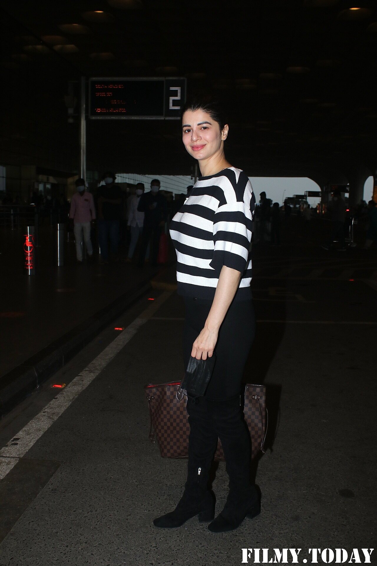 Kainaat Arora - Photos: Celebs Spotted At Airport | Picture 1838217
