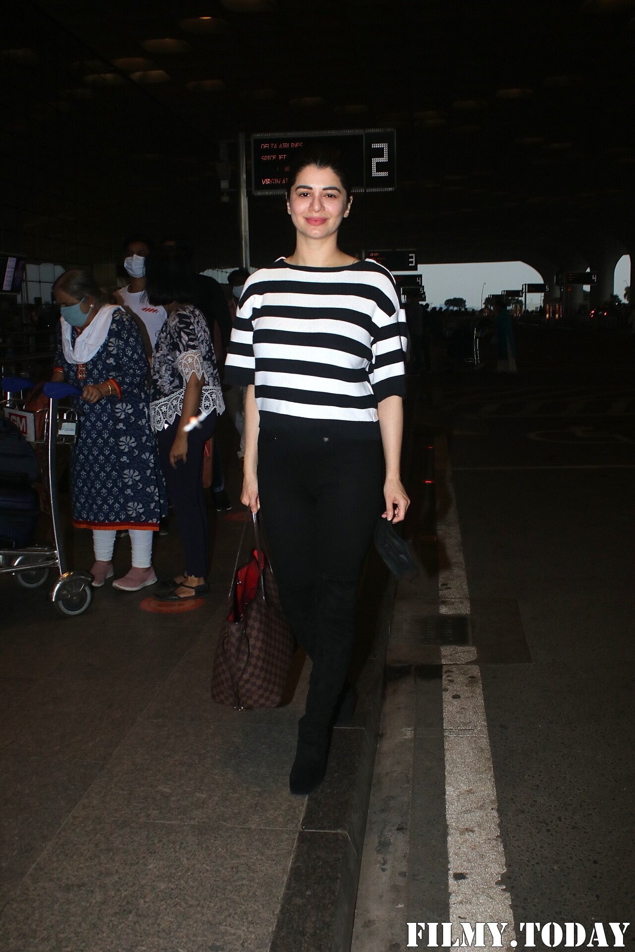 Kainaat Arora - Photos: Celebs Spotted At Airport | Picture 1838218