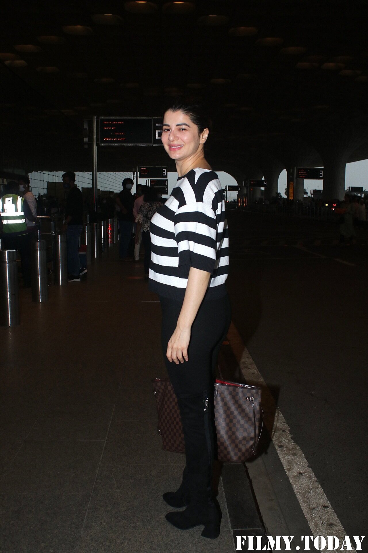 Kainaat Arora - Photos: Celebs Spotted At Airport | Picture 1838221