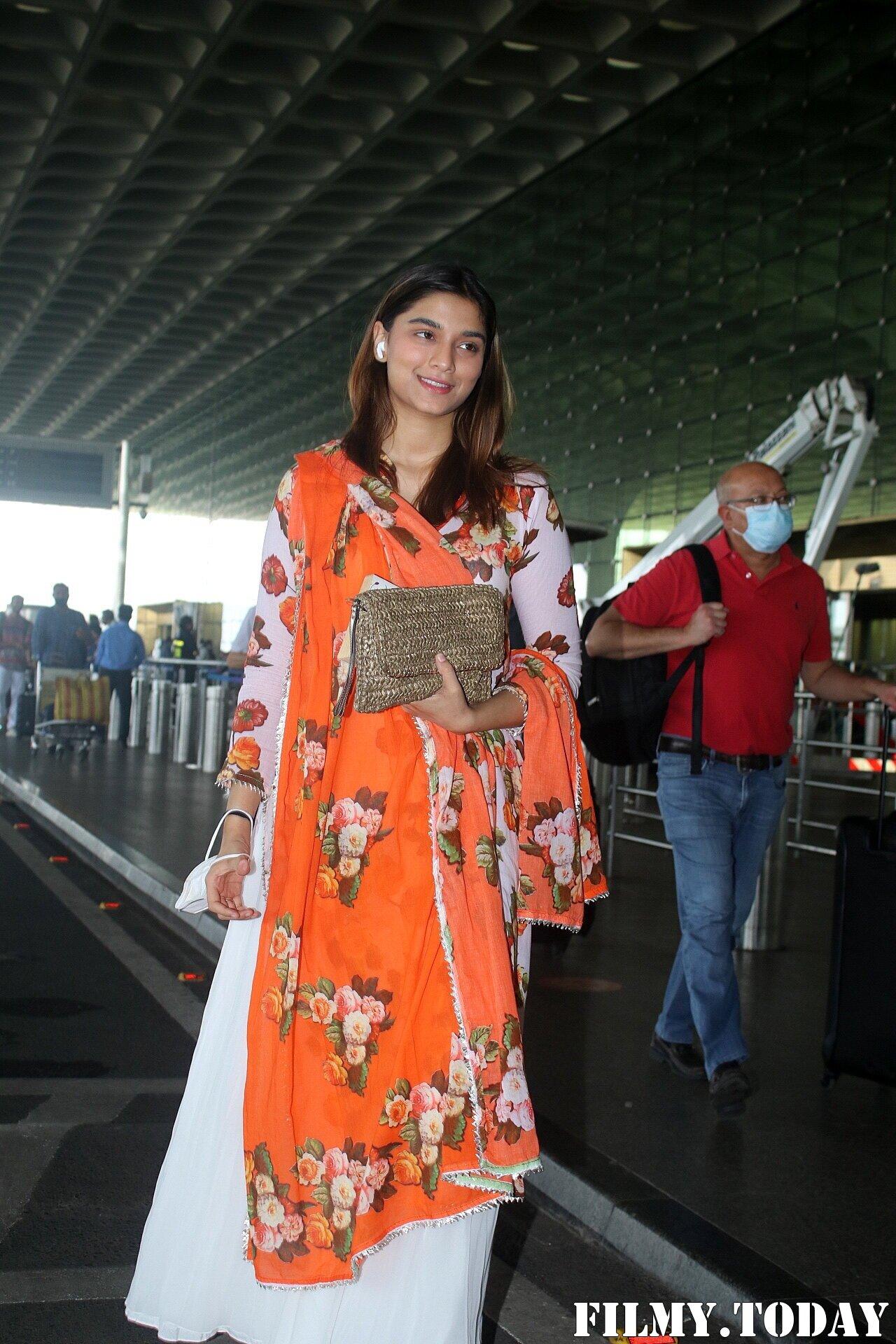 Saiee Manjrekar - Photos: Celebs Spotted At Airport | Picture 1842395