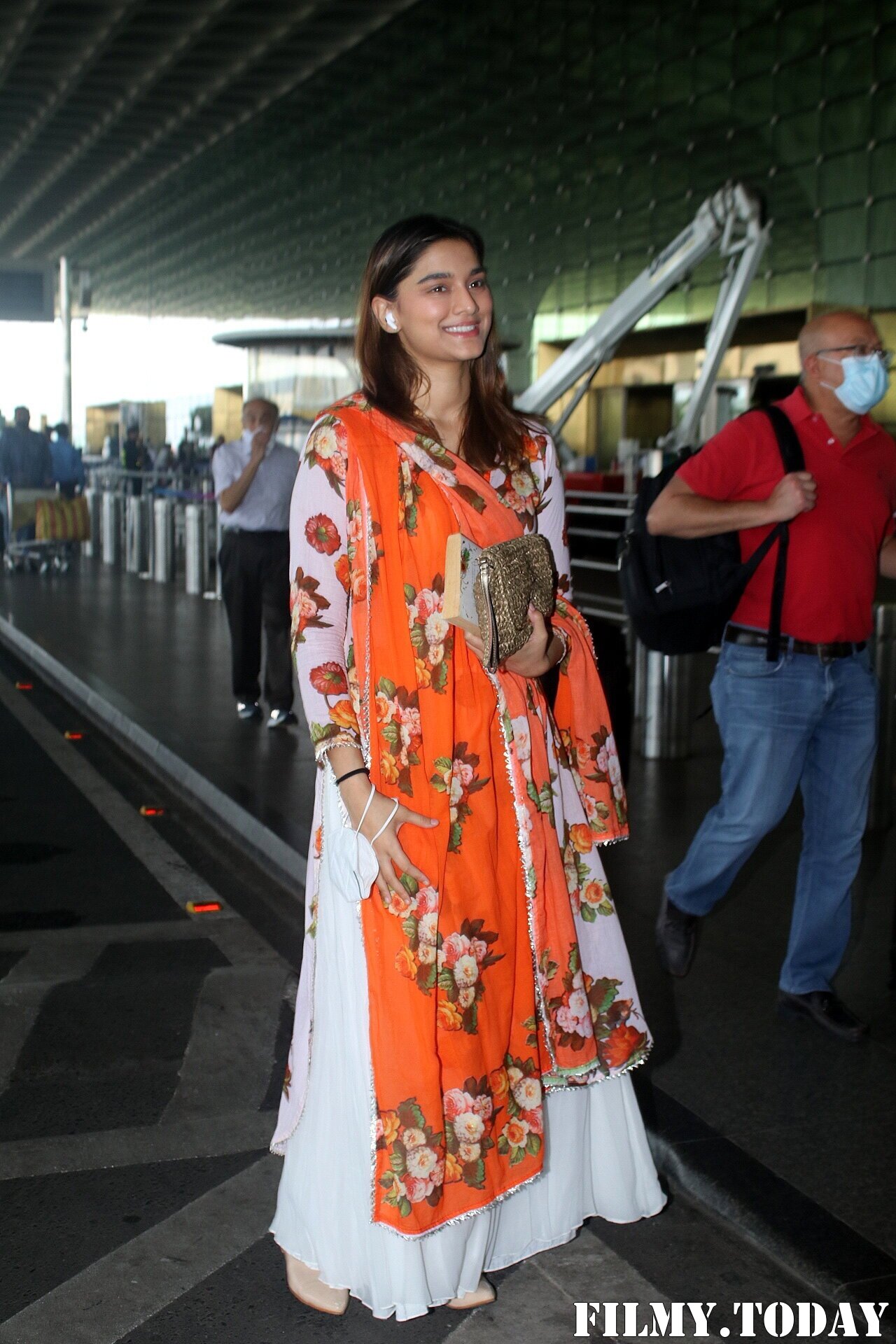 Saiee Manjrekar - Photos: Celebs Spotted At Airport | Picture 1842396