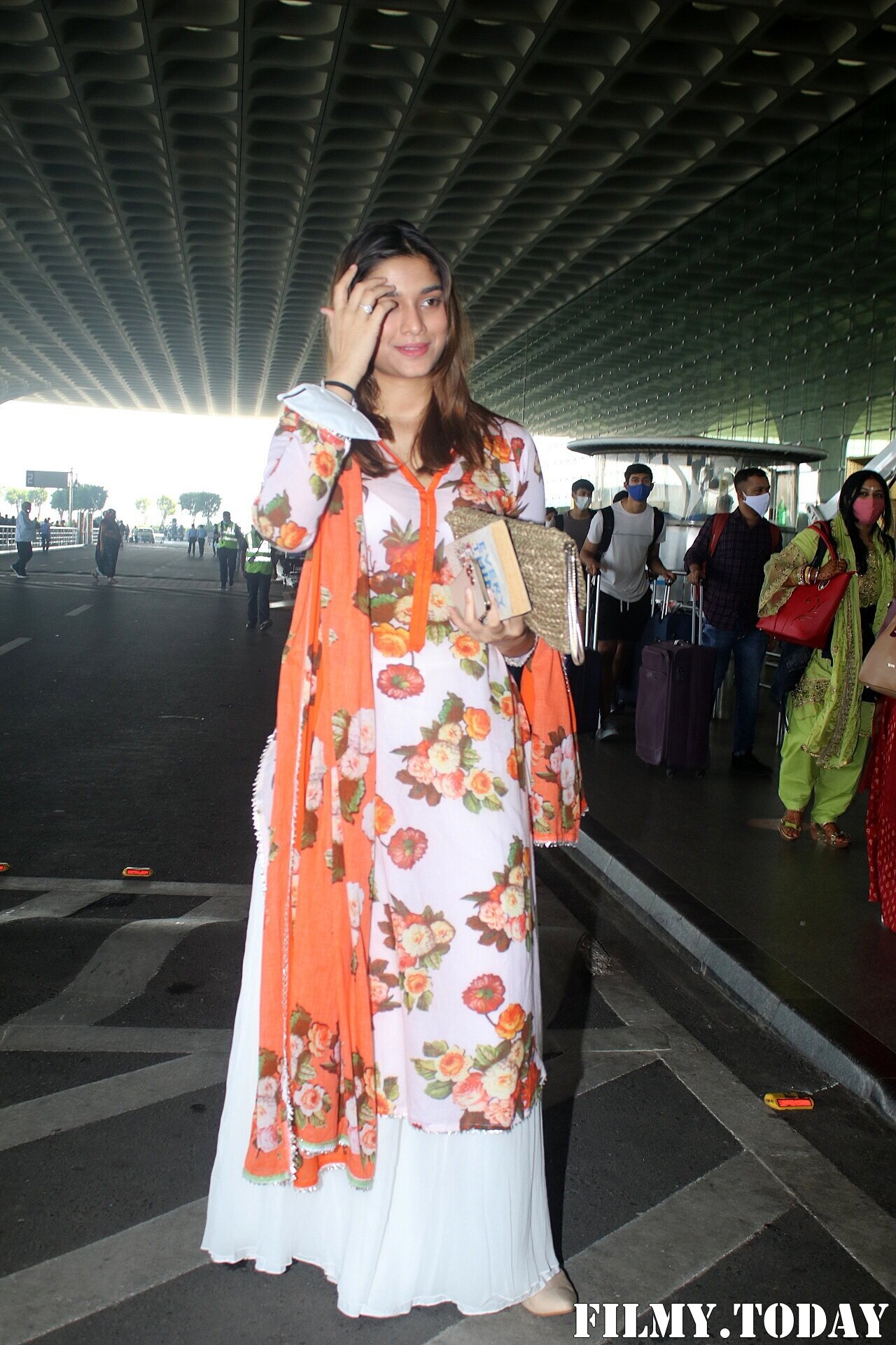 Saiee Manjrekar - Photos: Celebs Spotted At Airport | Picture 1842394
