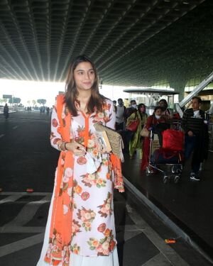 Saiee Manjrekar - Photos: Celebs Spotted At Airport | Picture 1842393