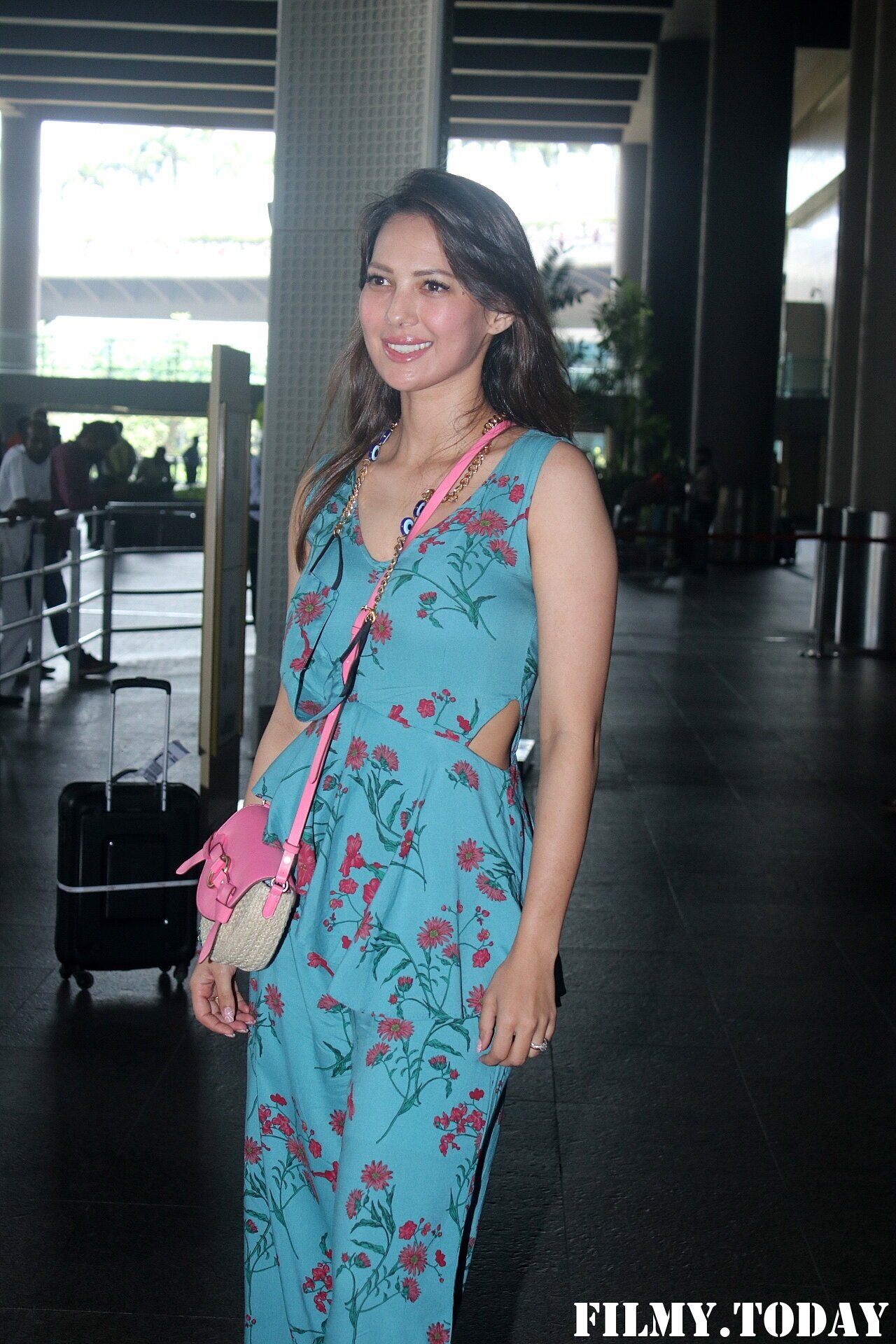 Rochelle Rao Sequeira - Photos: Celebs Spotted At Airport | Picture 1828273