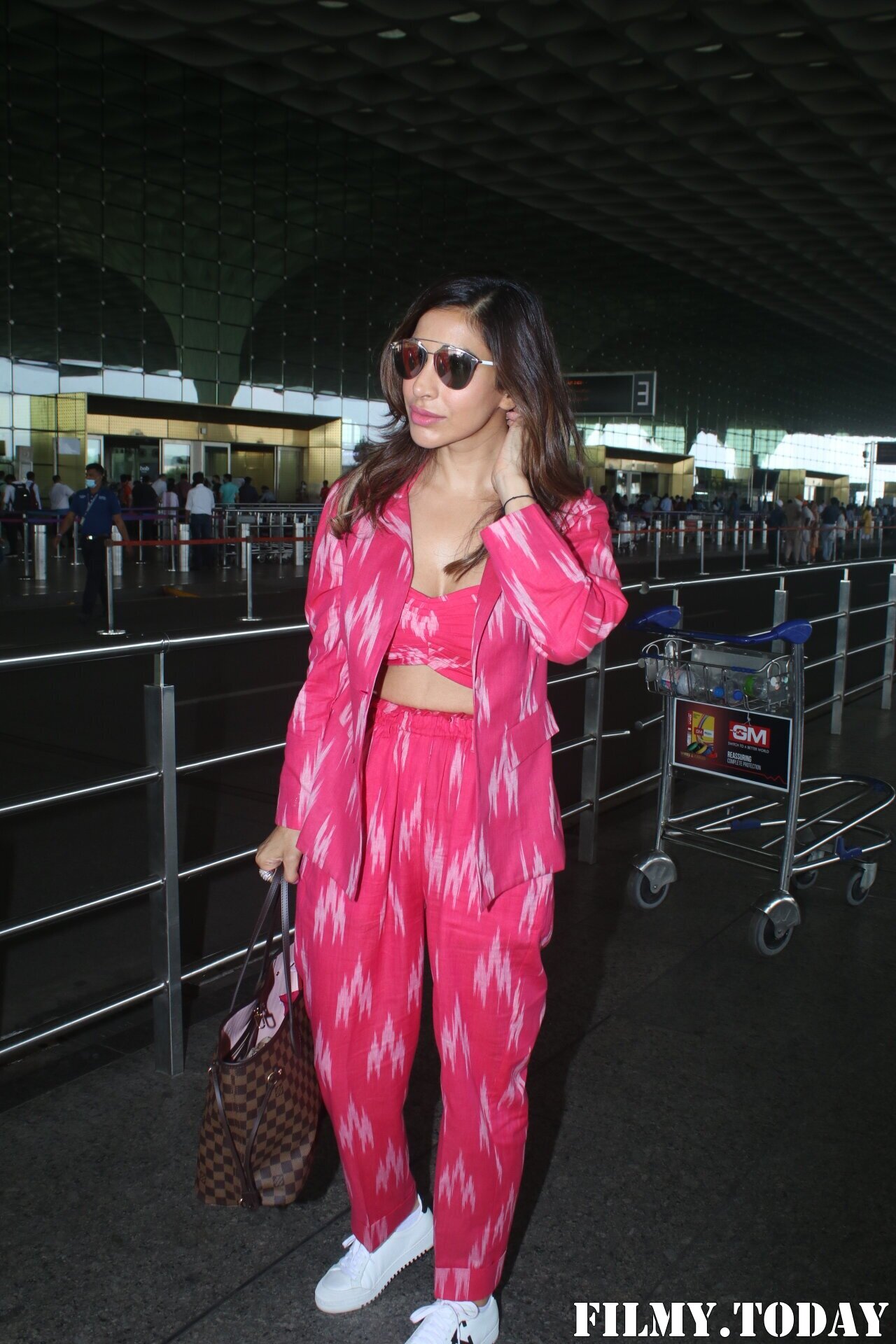 Sophie Choudry - Photos: Celebs Spotted At Airport | Picture 1828241