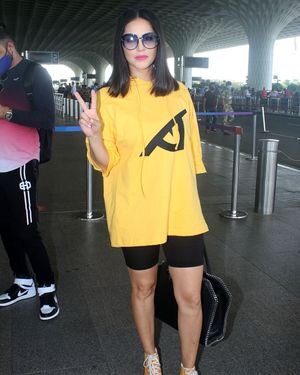 Sunny Leone - Photos: Celebs Spotted At Airport | Picture 1828418