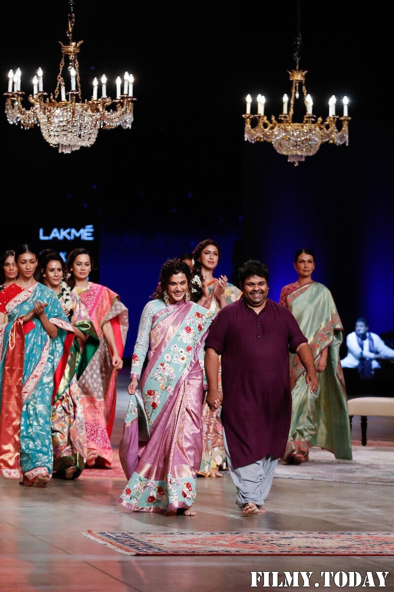 Photos: Gaurang Show At Lakme Fashion Week 2021 | Picture 1828445