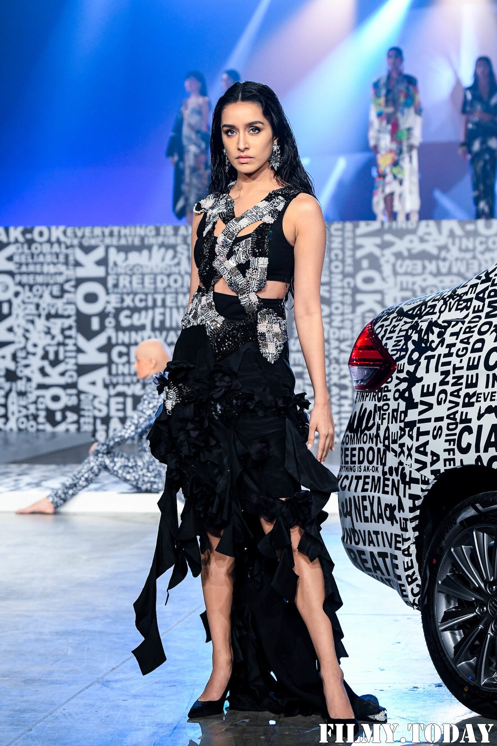 Shraddha Kapoor - Photos:  Anamika Khanna Show At Lakme Fashion Week 2021 | Picture 1828469