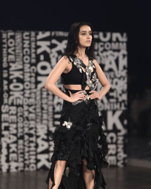 Shraddha Kapoor - Photos:  Anamika Khanna Show At Lakme Fashion Week 2021