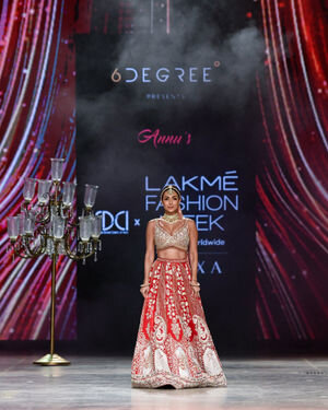 Malaika Arora - Photos: Annu's Creation Show At Lakme Fashion Week 2021