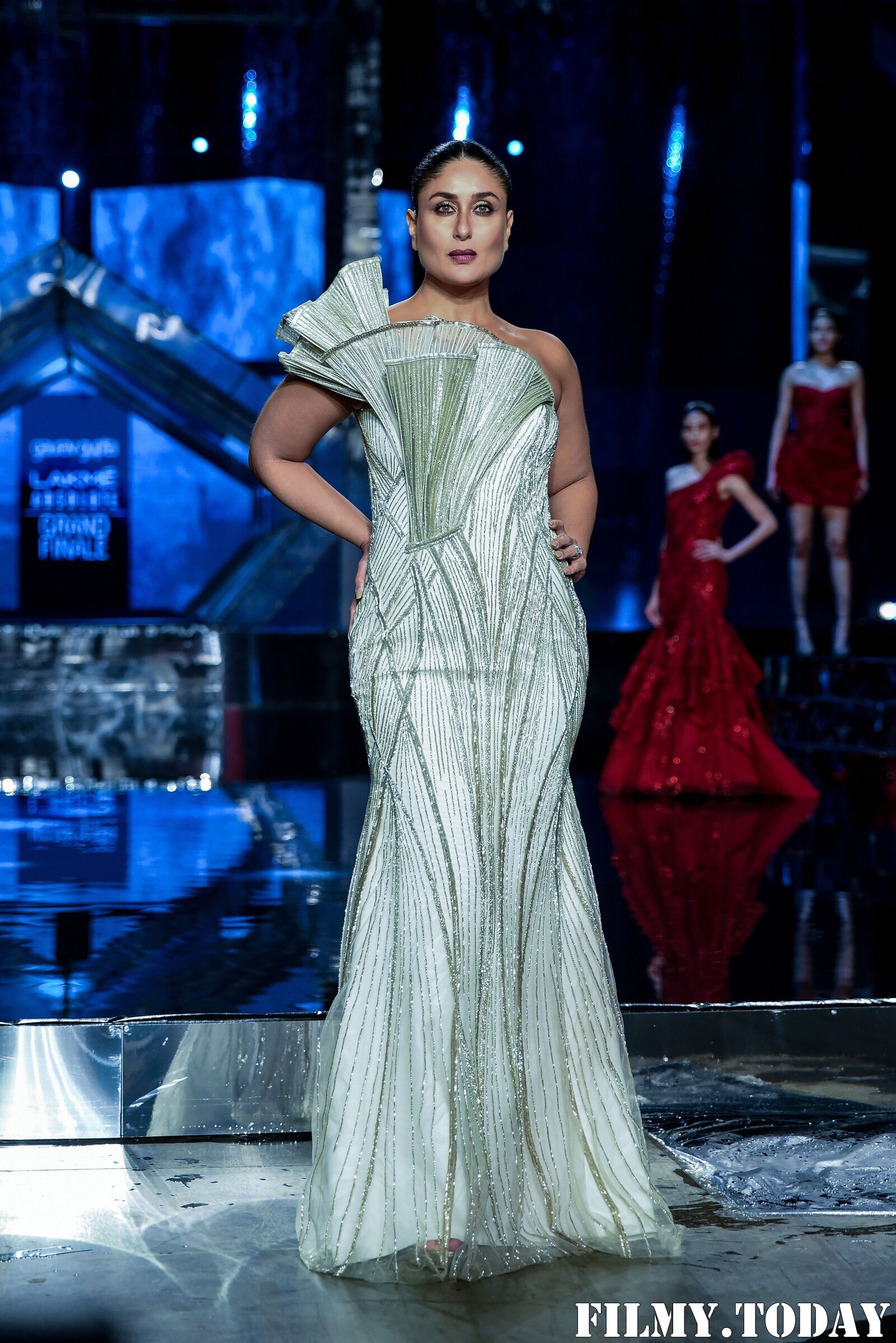 Kareena Kapoor - Photos: Grand Finale Of Lakme Fashion Week 2021 | Picture 1828517