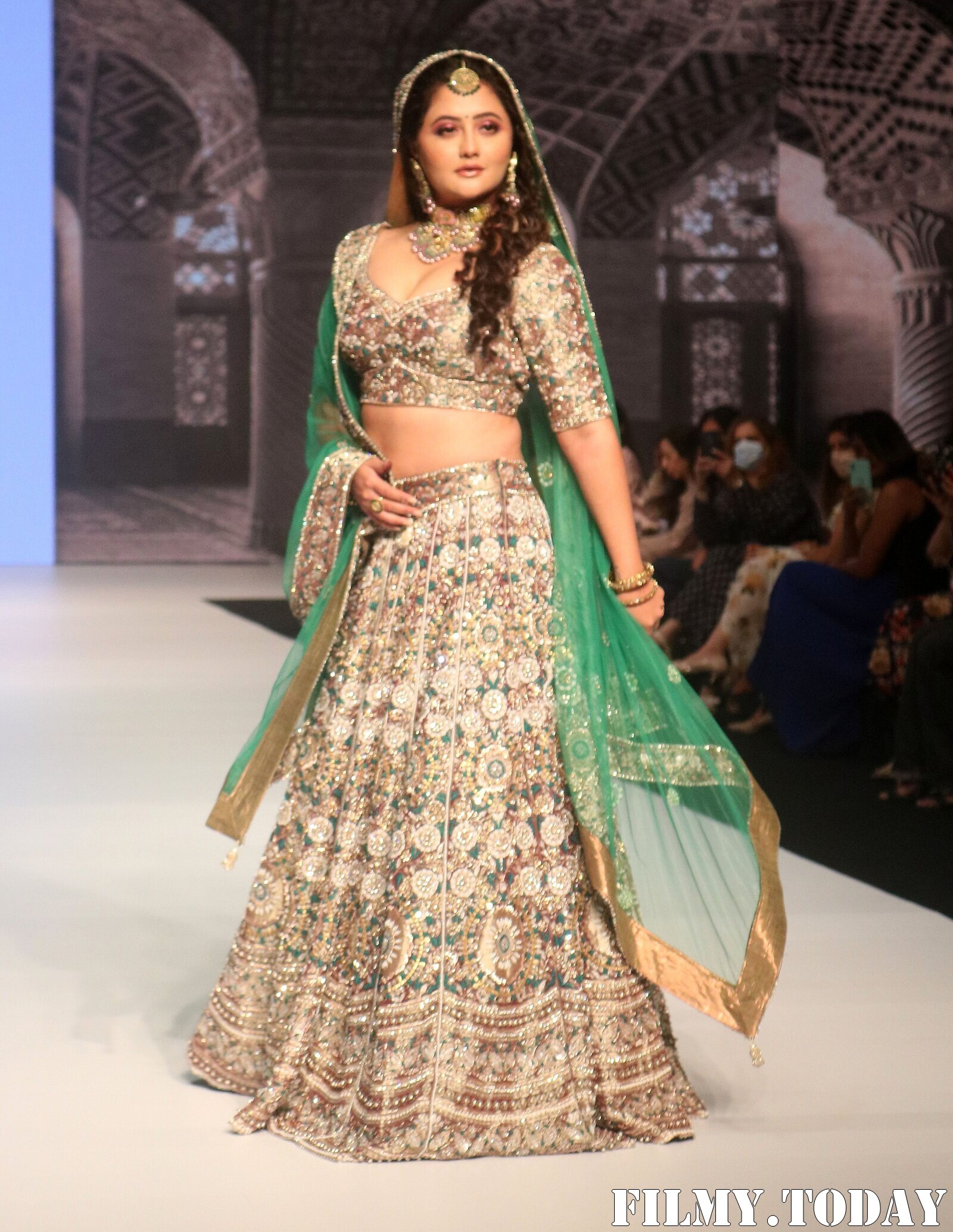 Rashami Desai - Photos: Anu Mehra Show At Bombay Times Fashion Week 2021 | Picture 1828674