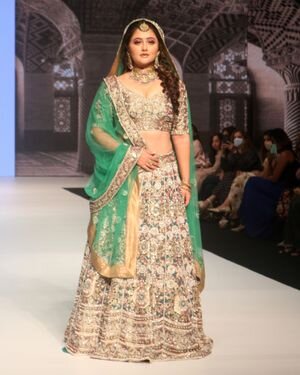 Rashami Desai - Photos: Anu Mehra Show At Bombay Times Fashion Week 2021 | Picture 1828675