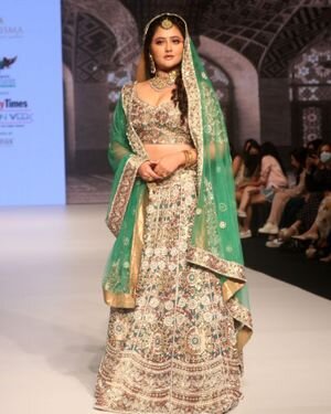 Rashami Desai - Photos: Anu Mehra Show At Bombay Times Fashion Week 2021