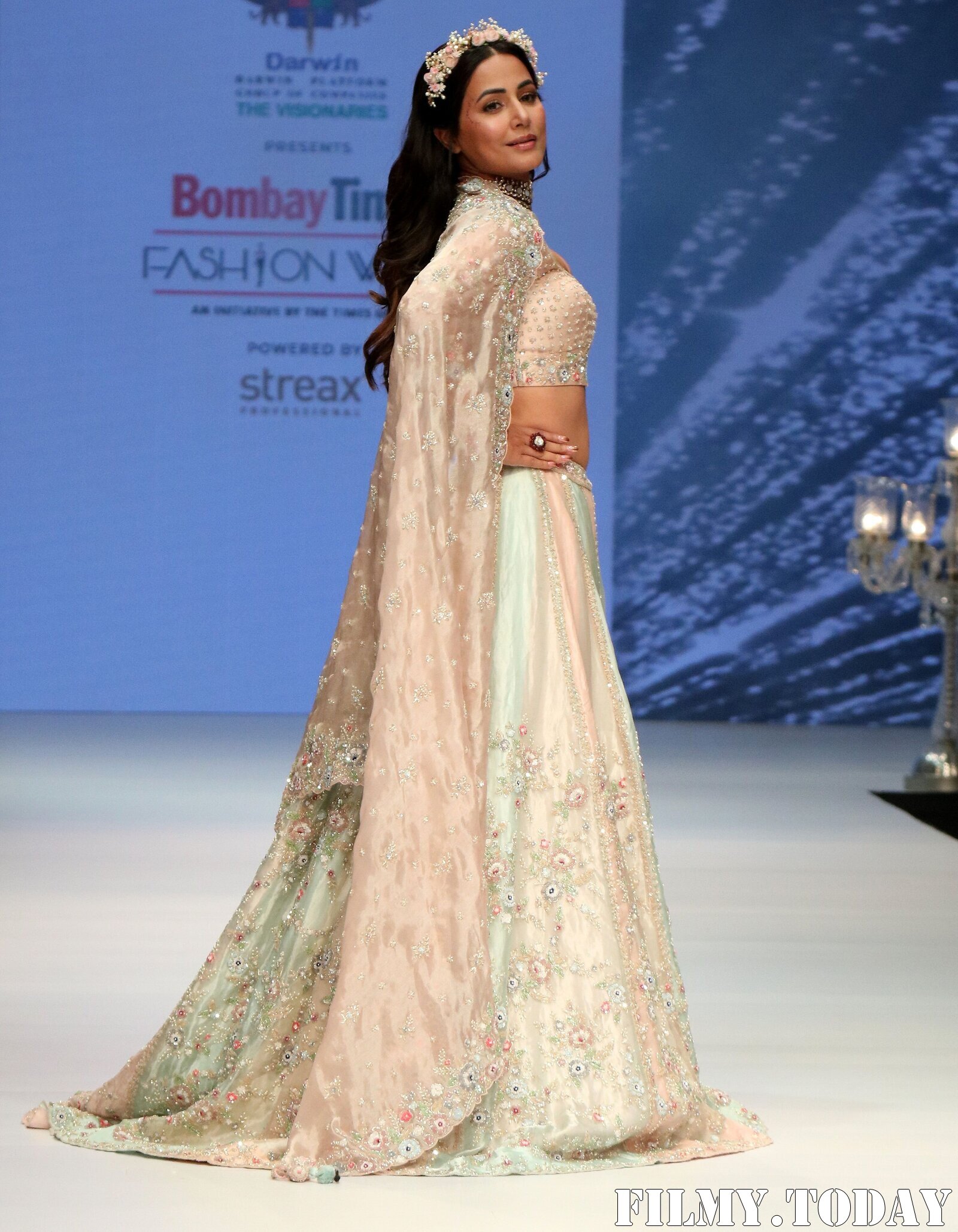 Hina Khan - Photos: Celebs Walks The Ramp At Bombay Times Fashion Week 2021 | Picture 1828763