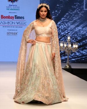 Hina Khan - Photos: Celebs Walks The Ramp At Bombay Times Fashion Week 2021 | Picture 1828757