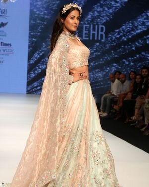 Hina Khan - Photos: Celebs Walks The Ramp At Bombay Times Fashion Week 2021 | Picture 1828759