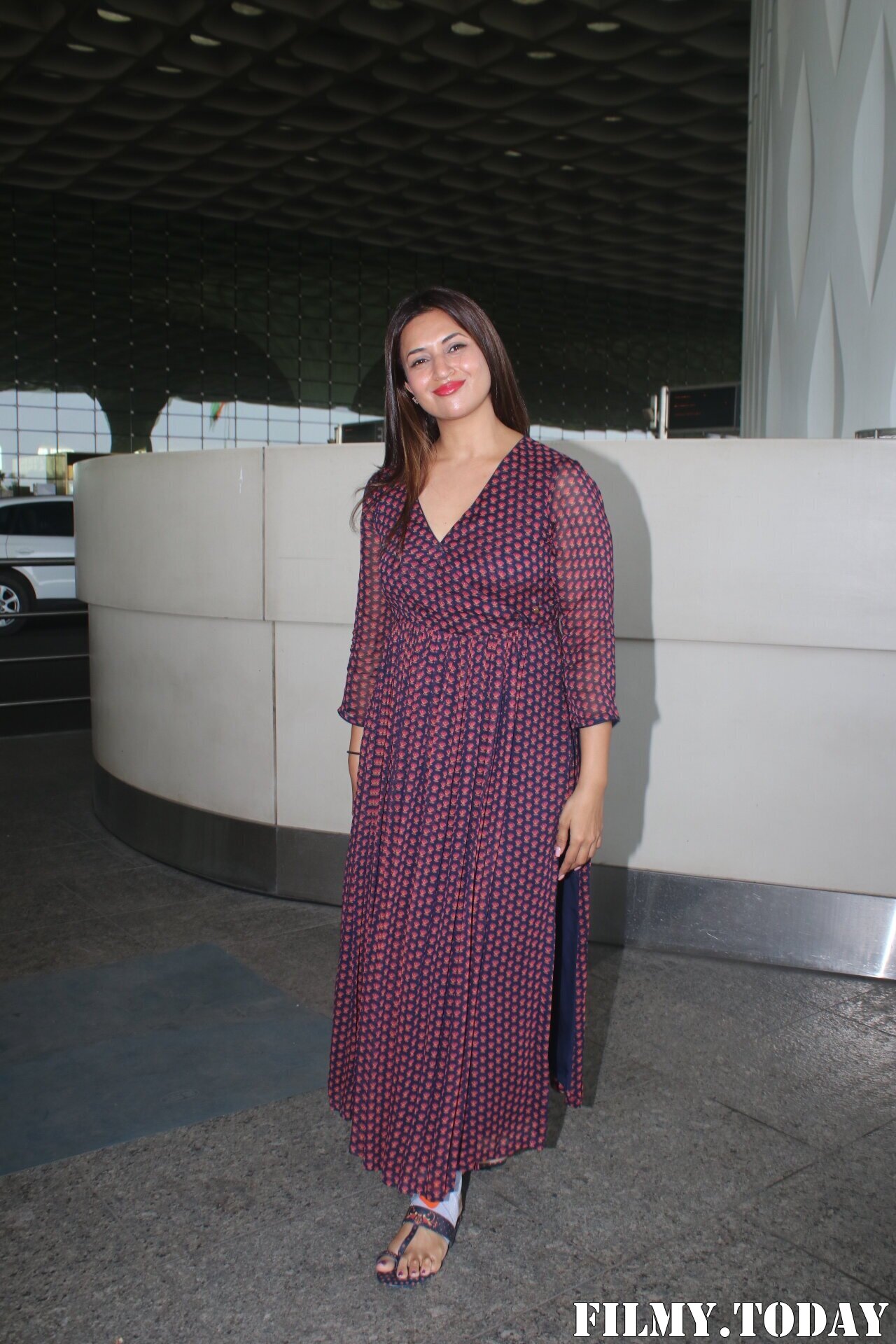 Divyanka Tripathi - Photos: Celebs Spotted At Airport | Picture 1828851