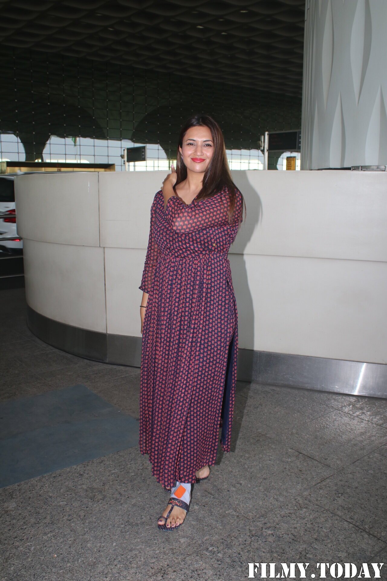 Divyanka Tripathi - Photos: Celebs Spotted At Airport | Picture 1828850