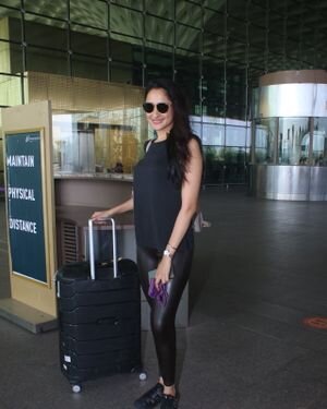 Pragya Jaiswal - Photos: Celebs Spotted At Airport | Picture 1828879