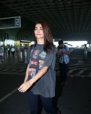 Pooja Hegde - Photos: Celebs Spotted At Airport | Picture 1828785